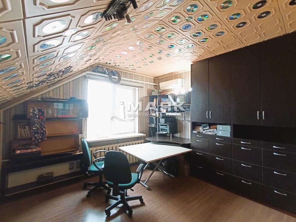 Дом 370.7 кв.м на участке 6.4 сот