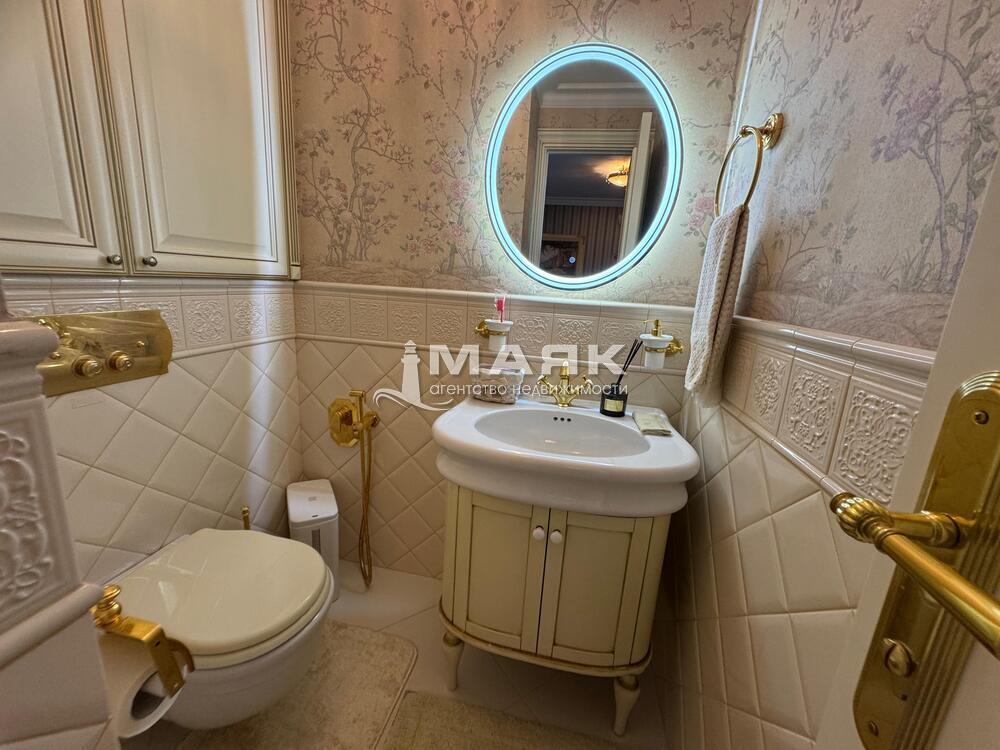 3-к. квартира 159.9 кв.м, 8/15