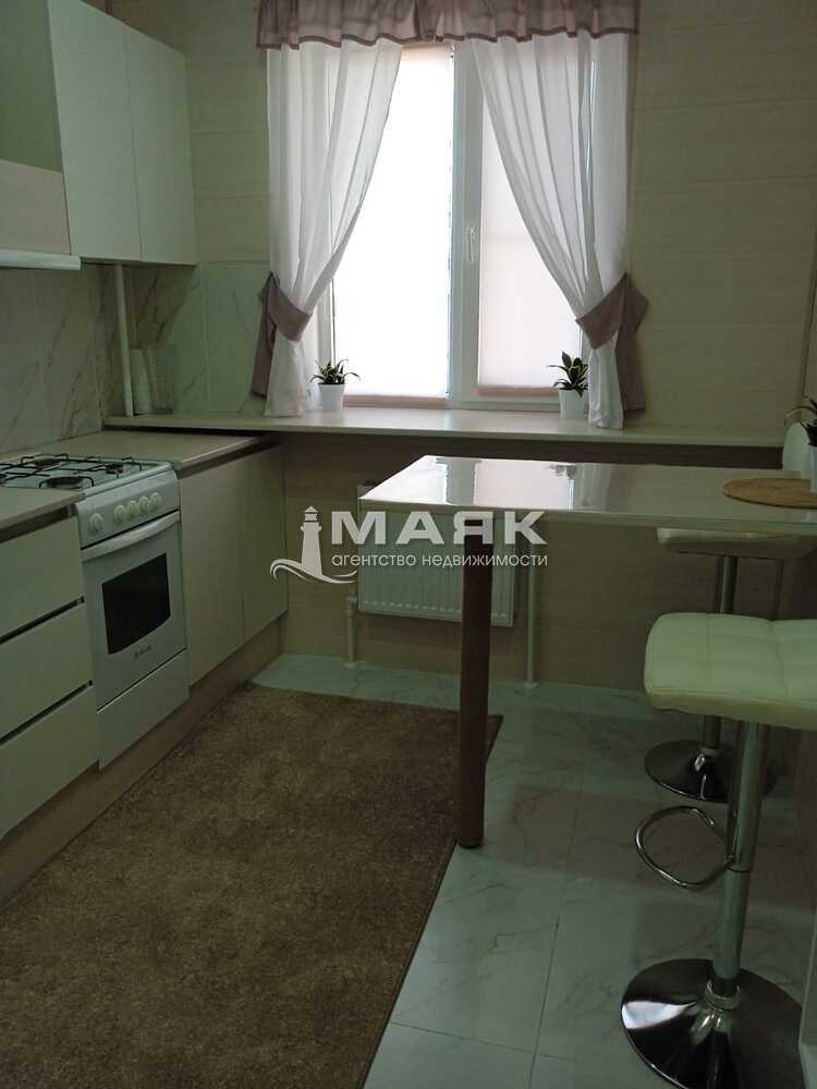 2-к. квартира 67.3 кв.м, 3/3