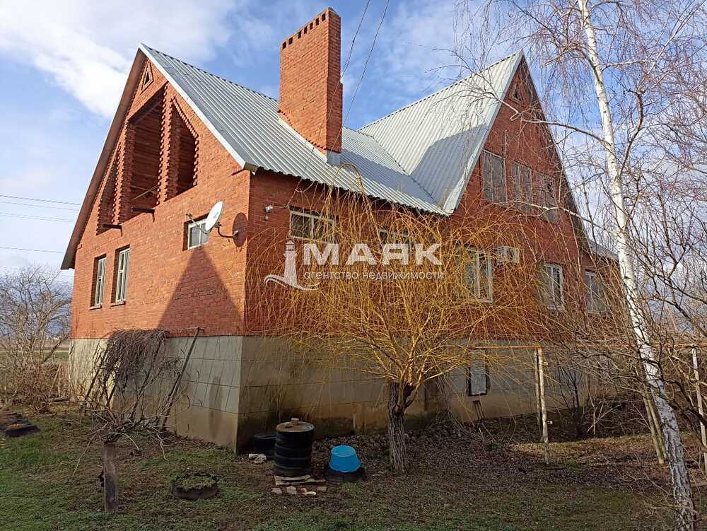 Дом 250 кв.м на участке 19 сот