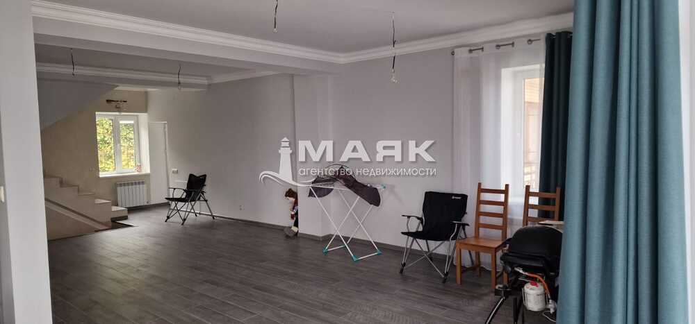 Дом 738.1 кв.м на участке 10 сот