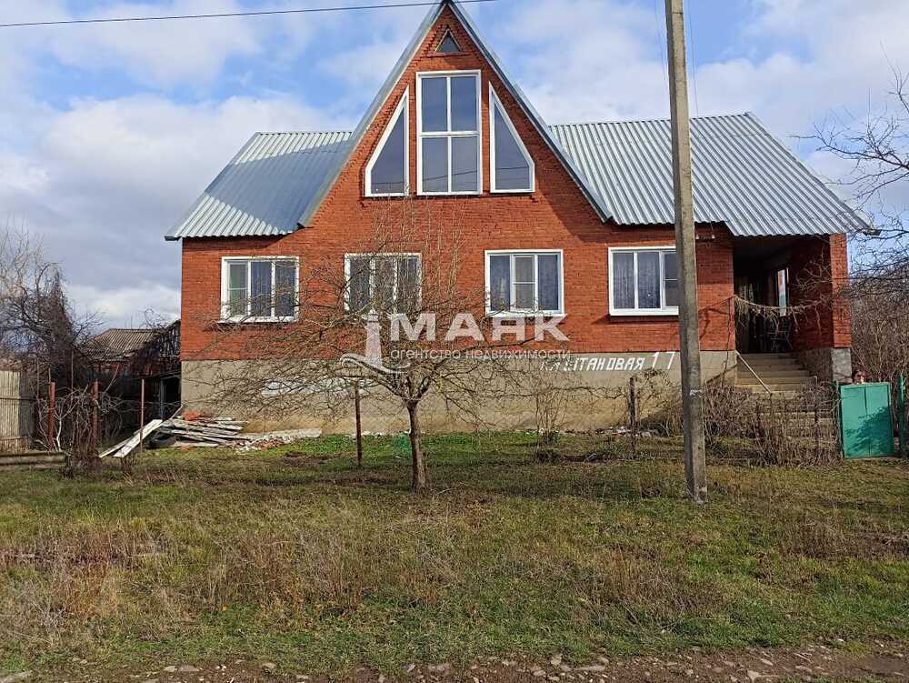 Дом 250 кв.м на участке 19 сот