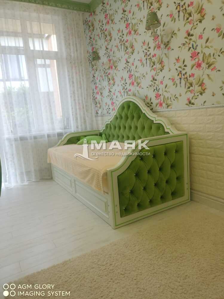 Дом 223 кв.м на участке 1 сот