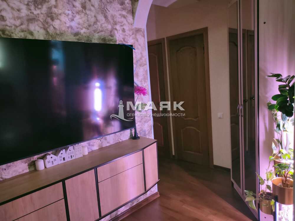 3-к. квартира 90 кв.м, 2/5