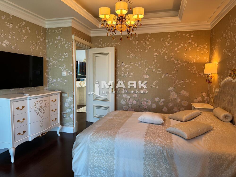3-к. квартира 159.9 кв.м, 8/15