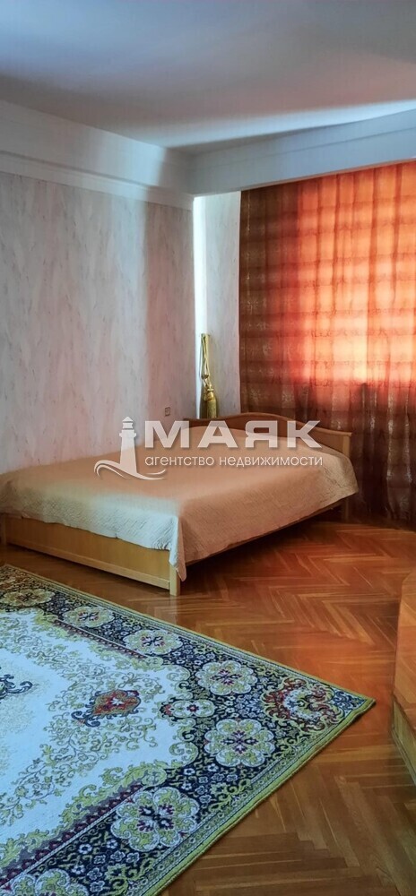 Дом 413 кв.м на участке 8 сот