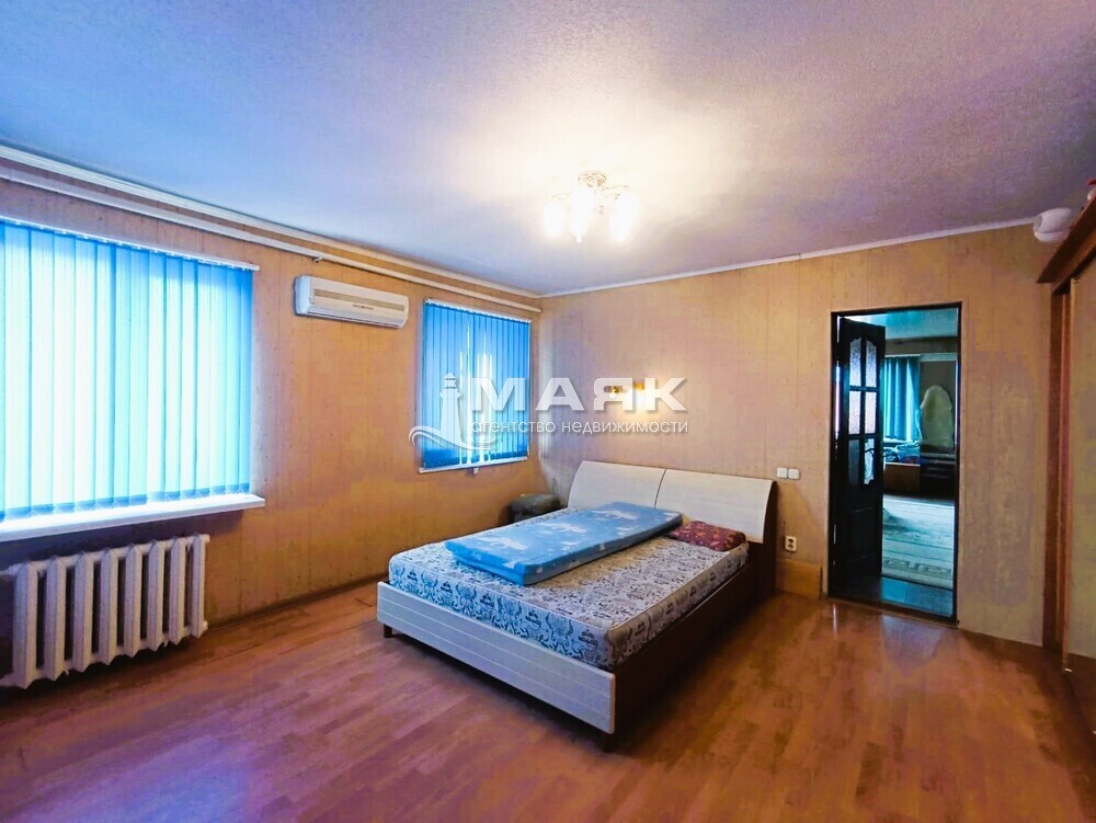Дом 370.7 кв.м на участке 6.4 сот