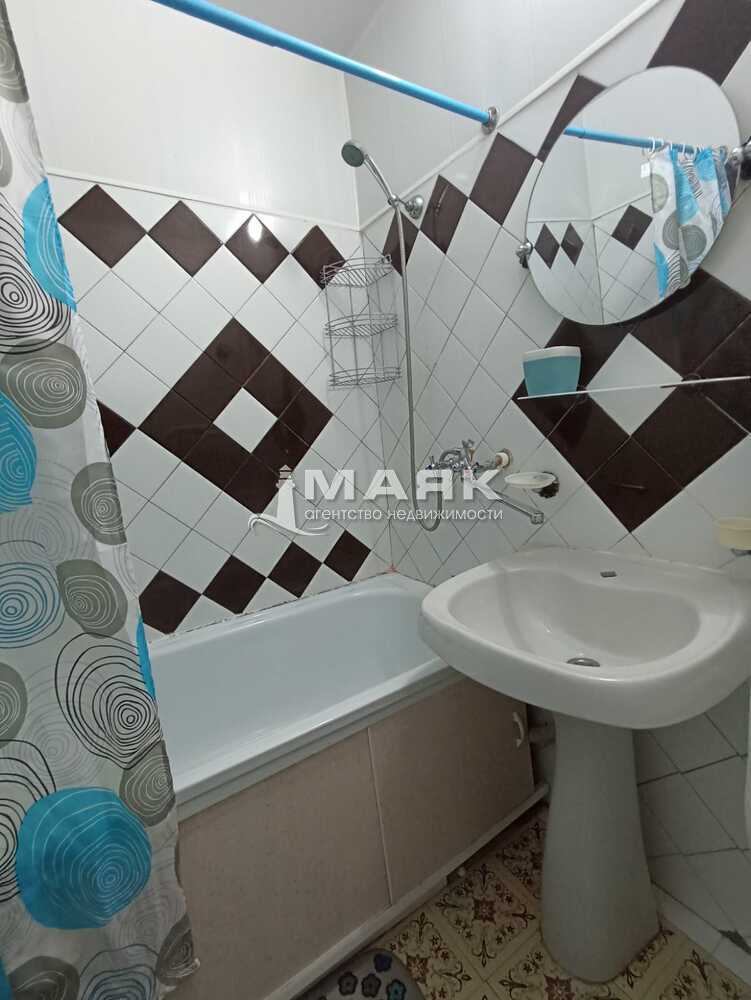 2-к. квартира 54 кв.м, 2/9