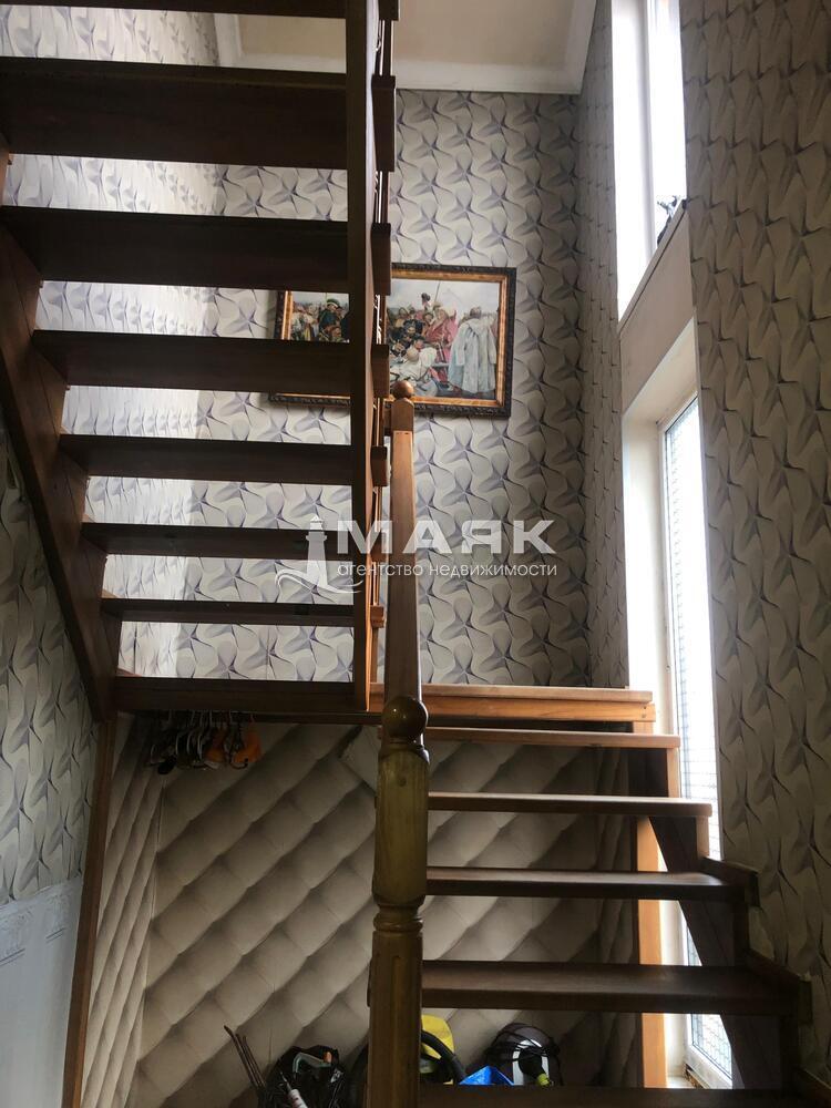 Дом 220 кв.м на участке 8 сот