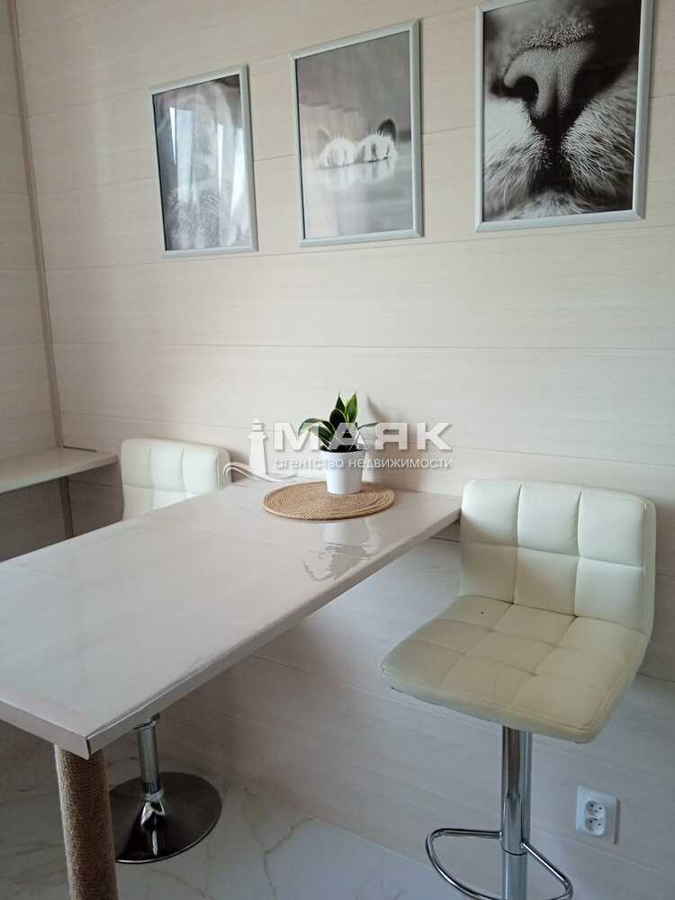 2-к. квартира 67.3 кв.м, 3/3
