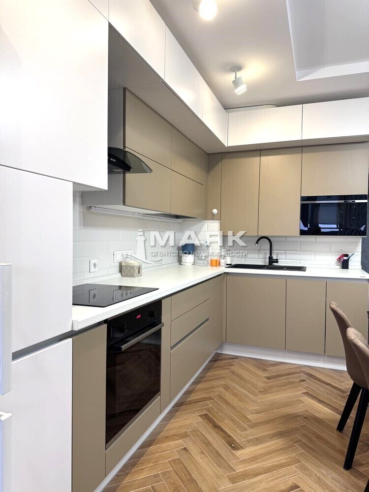 2-к. квартира 59.6 кв.м, 13/13