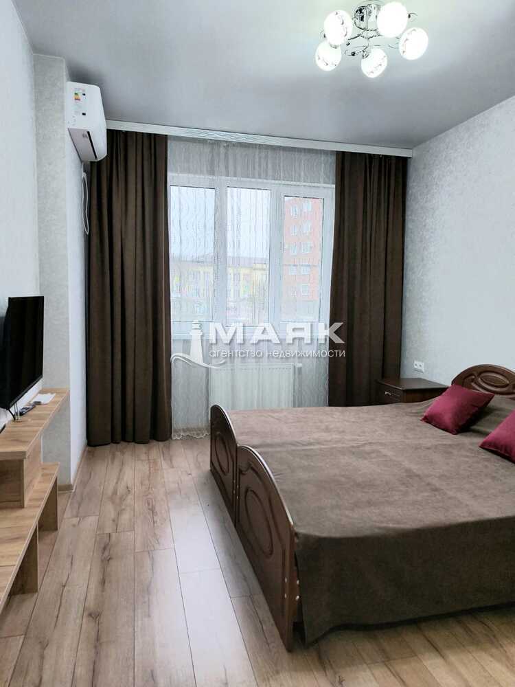 1-к. квартира 37 кв.м, 2/9