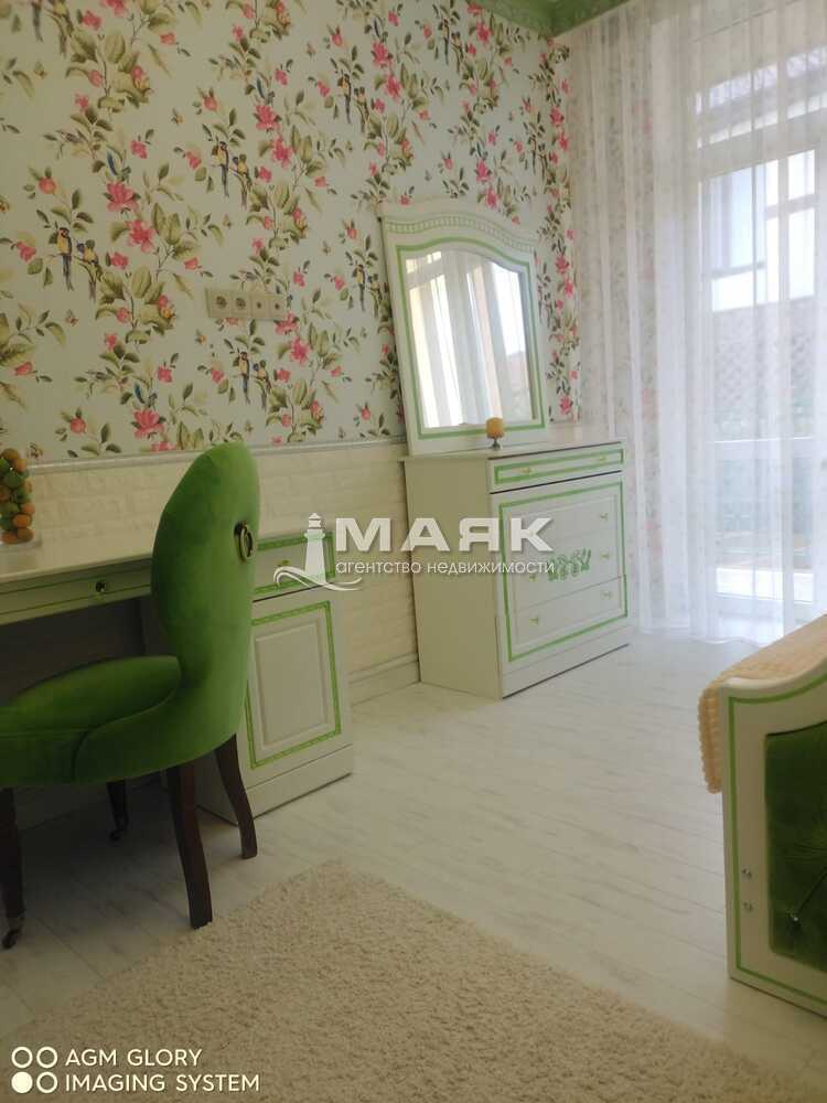 Дом 223 кв.м на участке 1 сот
