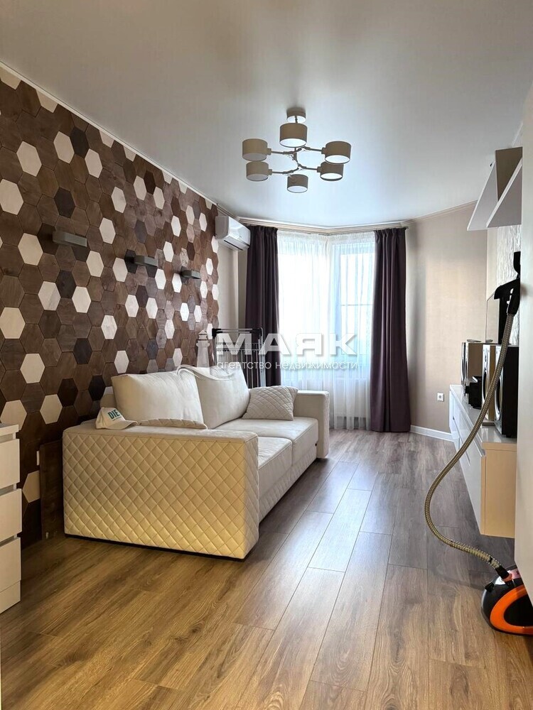 2-к. квартира 59.6 кв.м, 13/13