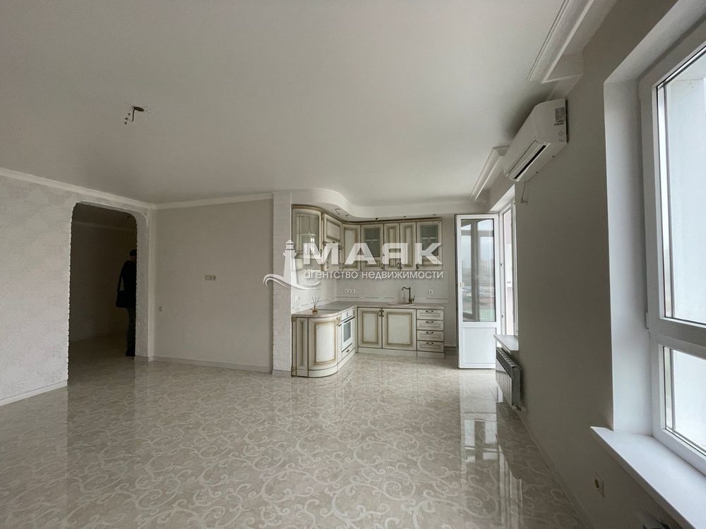 3-к. квартира 86.3 кв.м, 4/8