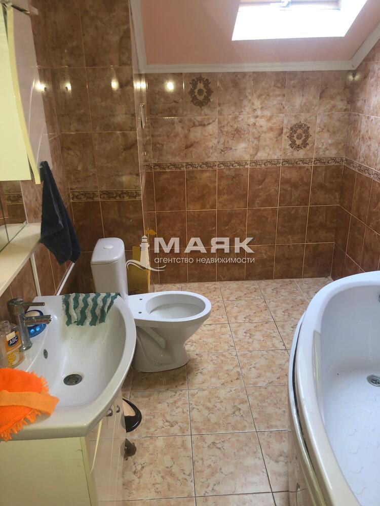 Дом 220 кв.м на участке 8 сот