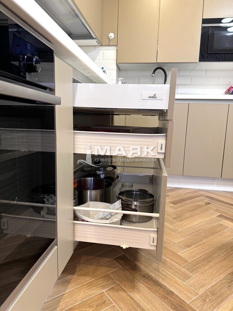 2-к. квартира 59.6 кв.м, 13/13