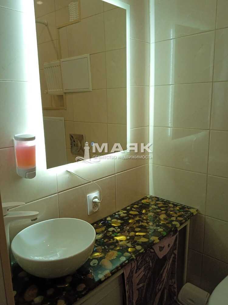 2-к. квартира 67.3 кв.м, 3/3