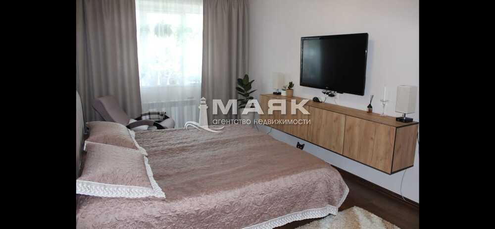 3-к. квартира 90 кв.м, 2/5