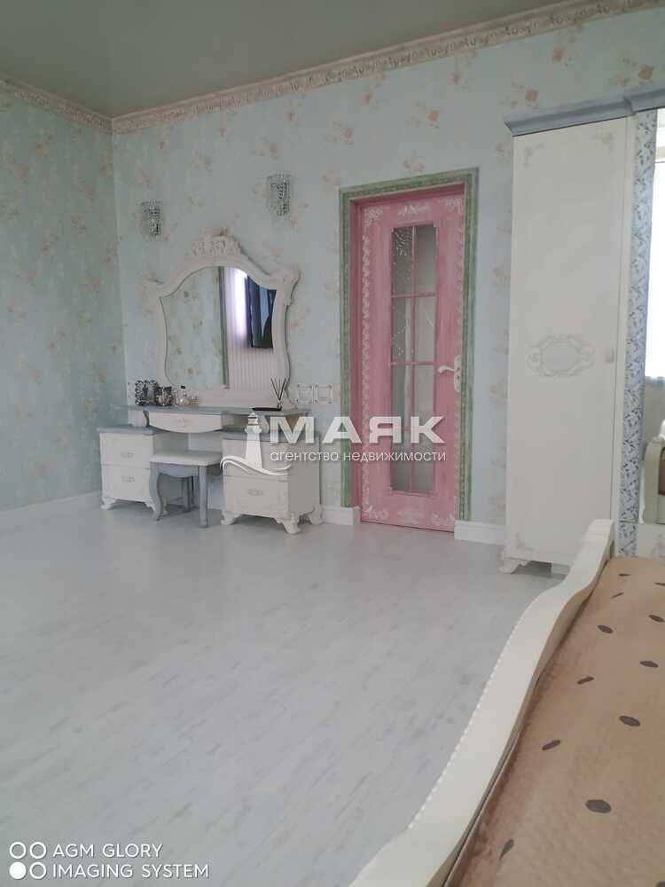 Дом 223 кв.м на участке 1 сот