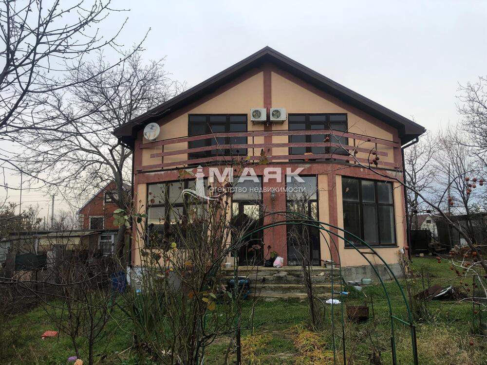 Дом 220 кв.м на участке 8 сот
