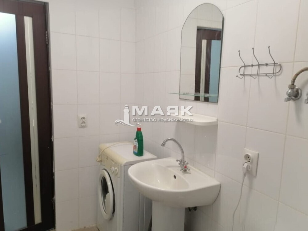 1-к. квартира 37 кв.м, цоколь/13