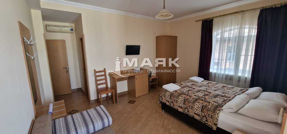 Дом 738.1 кв.м на участке 10 сот