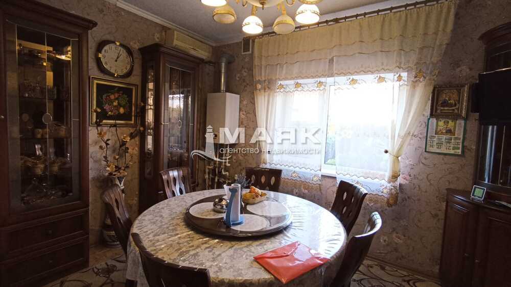 Дом 161.9 кв.м на участке 5 сот