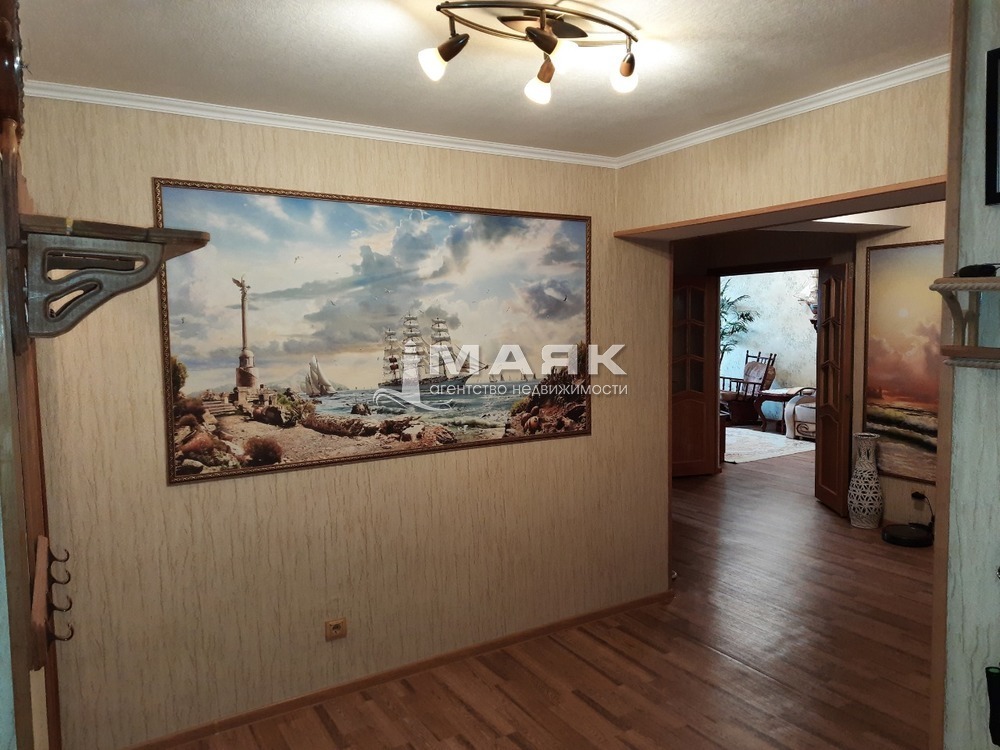 3-к. квартира 86 кв.м, 3/8