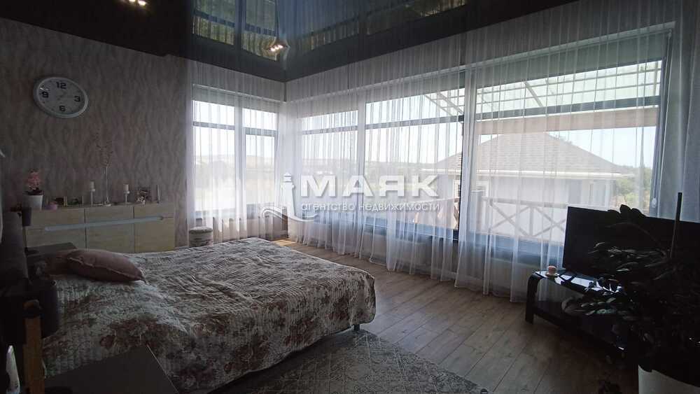 Дом 248 кв.м на участке 22 сот