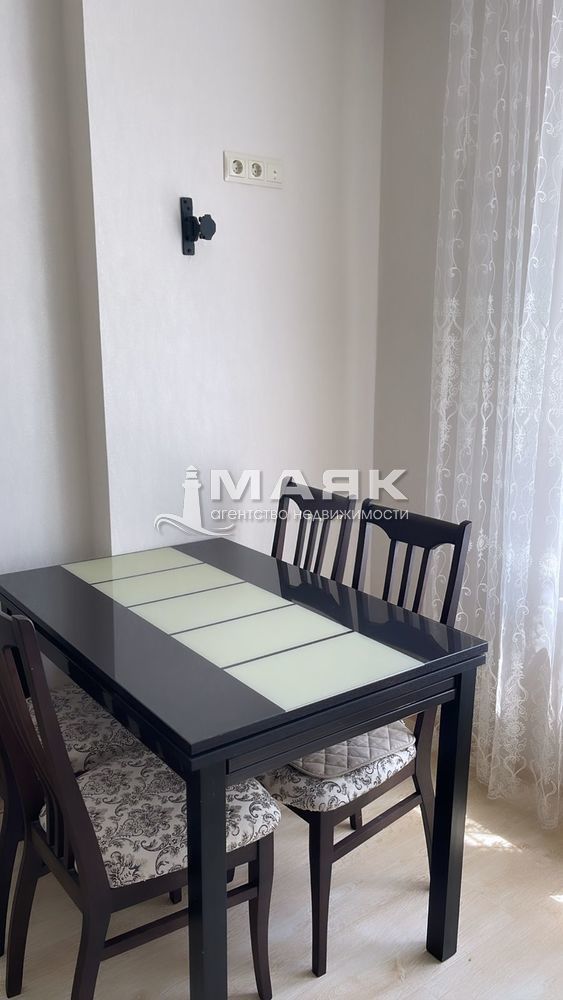 2-к. квартира 58.6 кв.м, 4/8