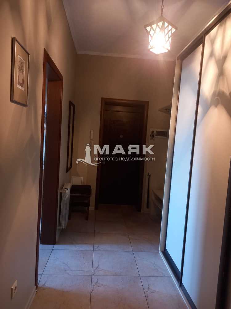 2-к. квартира 68 кв.м, 4/6