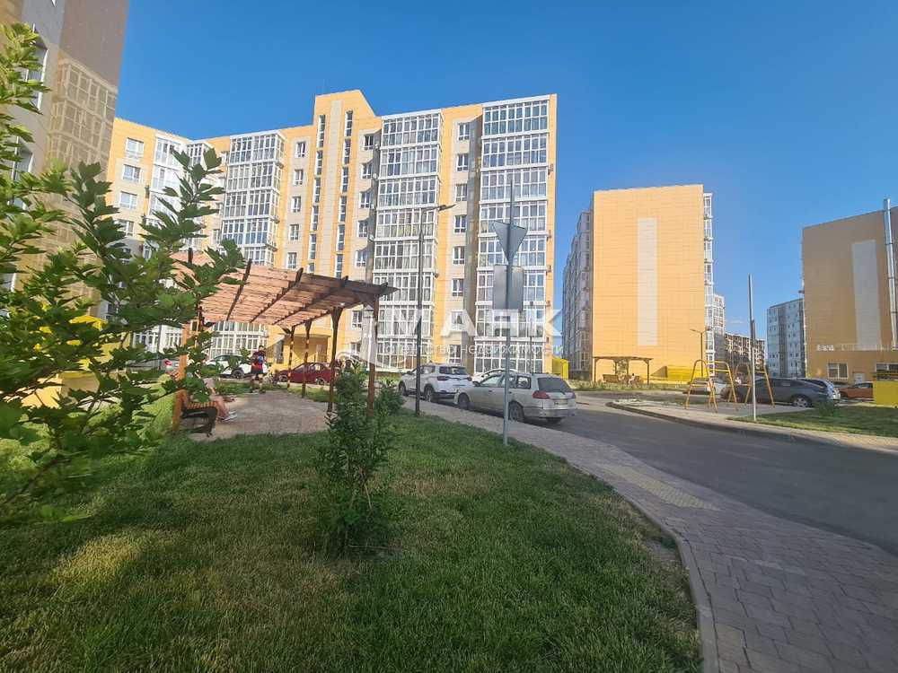 1-к. квартира 37.4 кв.м, 3/8