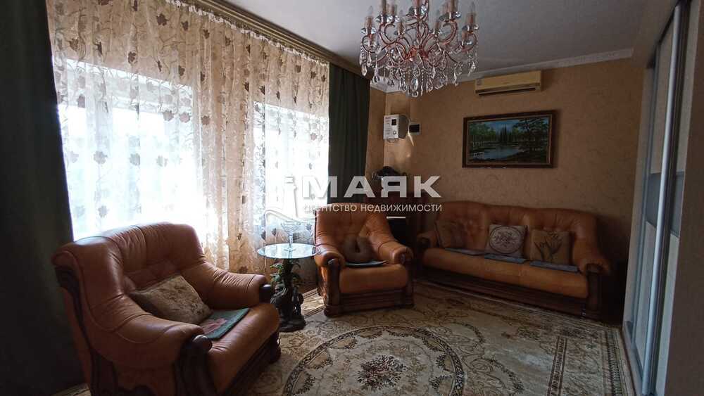 Дом 161.9 кв.м на участке 5 сот