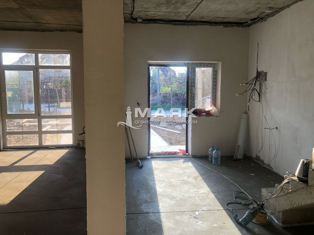Дом 174 кв.м на участке 6 сот