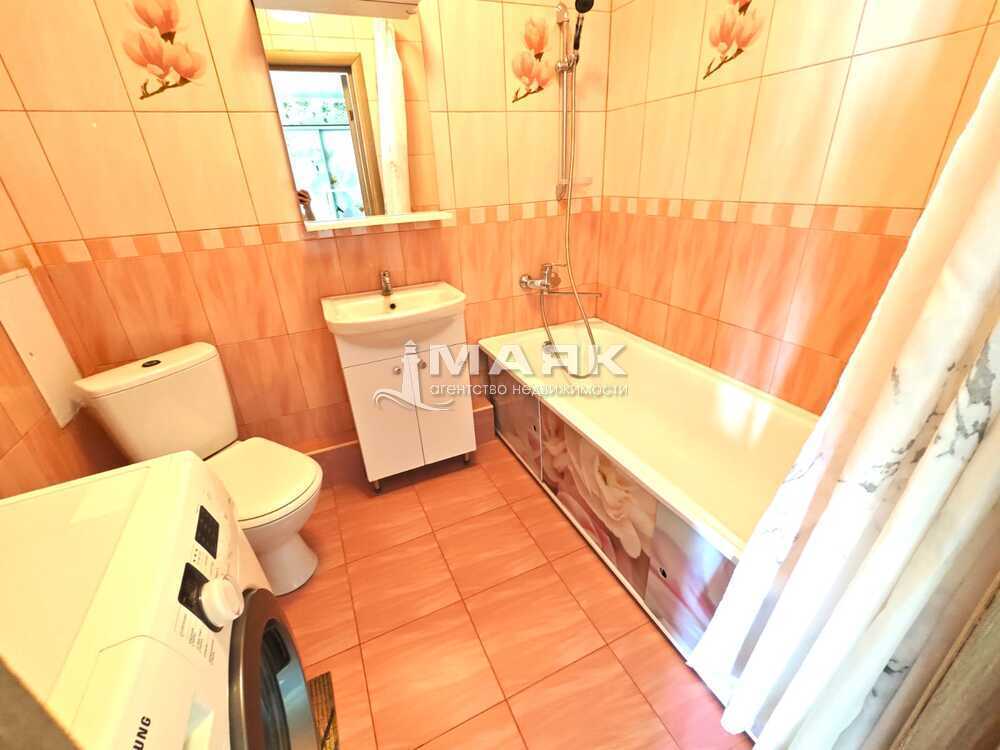 1-к. квартира 37.2 кв.м, 8/8