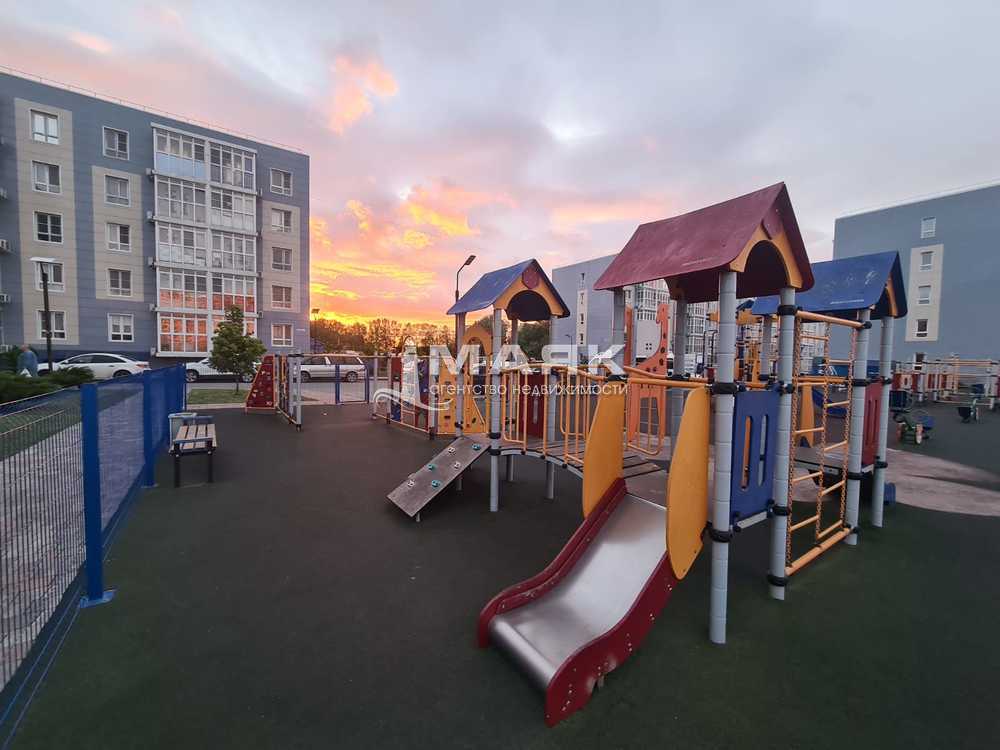 1-к. квартира 50.8 кв.м, 3/8