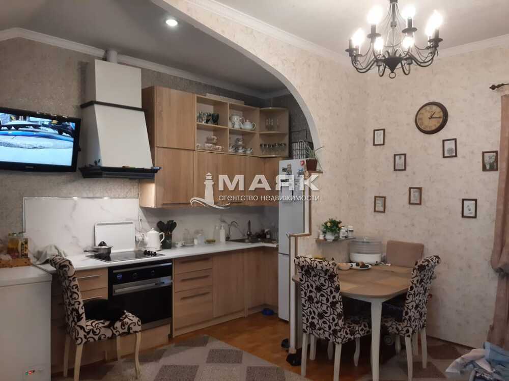 3-к. квартира 70 кв.м, 2/2