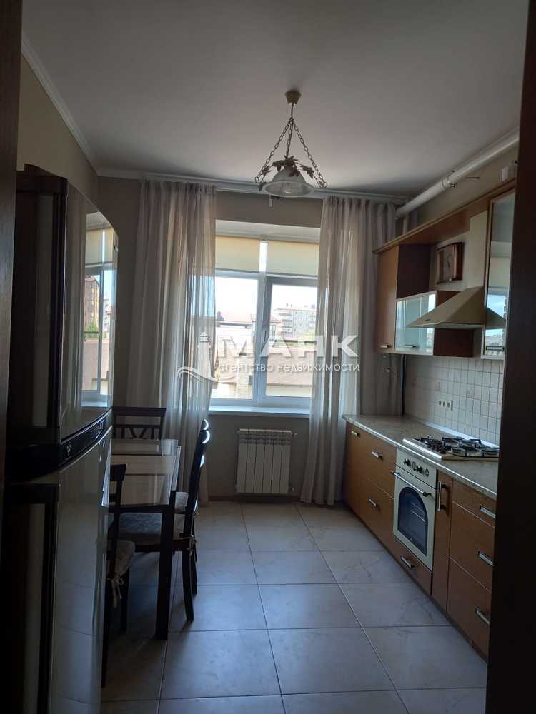 2-к. квартира 68 кв.м, 4/6