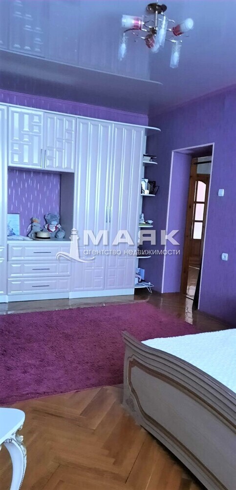 Дом 413 кв.м на участке 8 сот