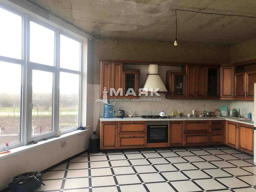 Дом 220 кв.м на участке 8 сот