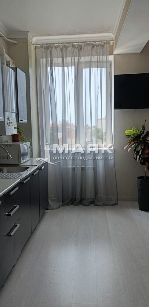 2-к. квартира 72 кв.м, 4/6