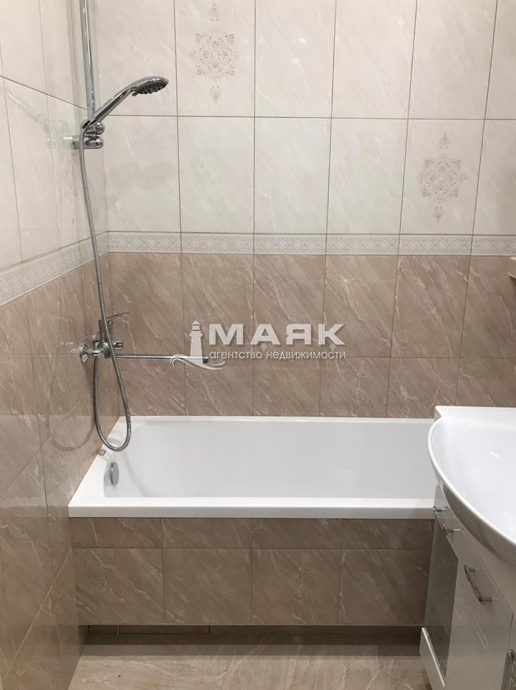 2-к. квартира 74.5 кв.м, 6/8