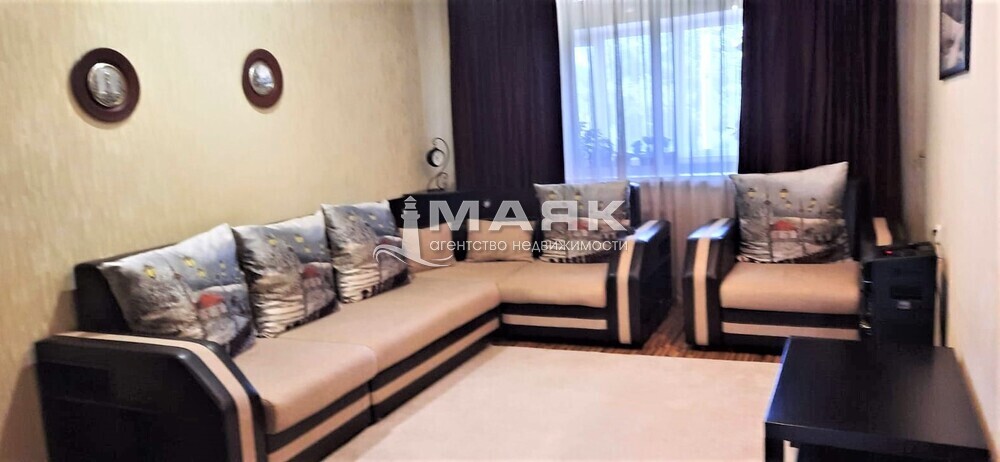 Дом 413 кв.м на участке 8 сот