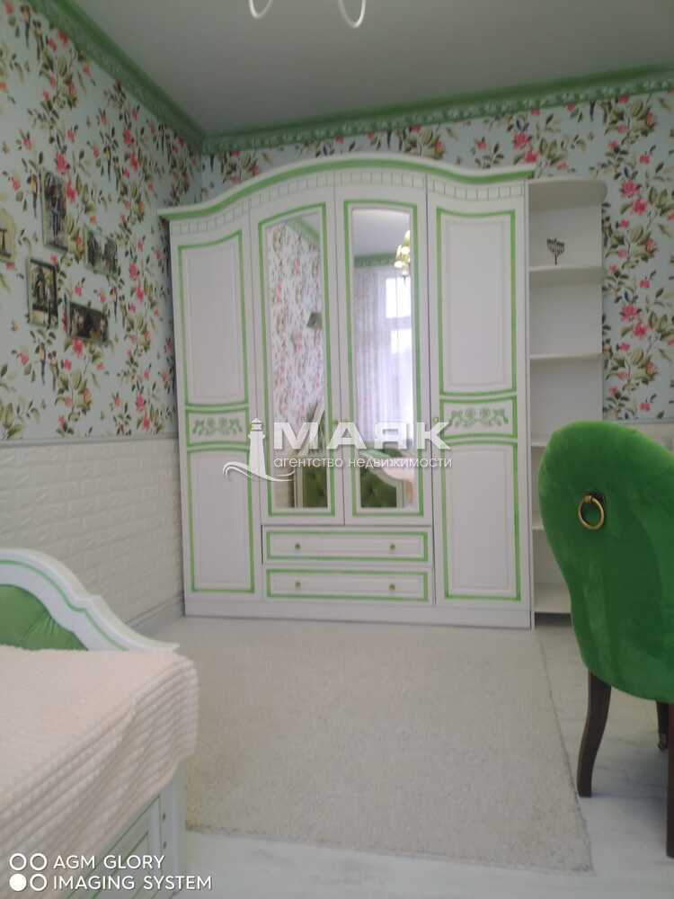 Дом 223 кв.м на участке 1 сот