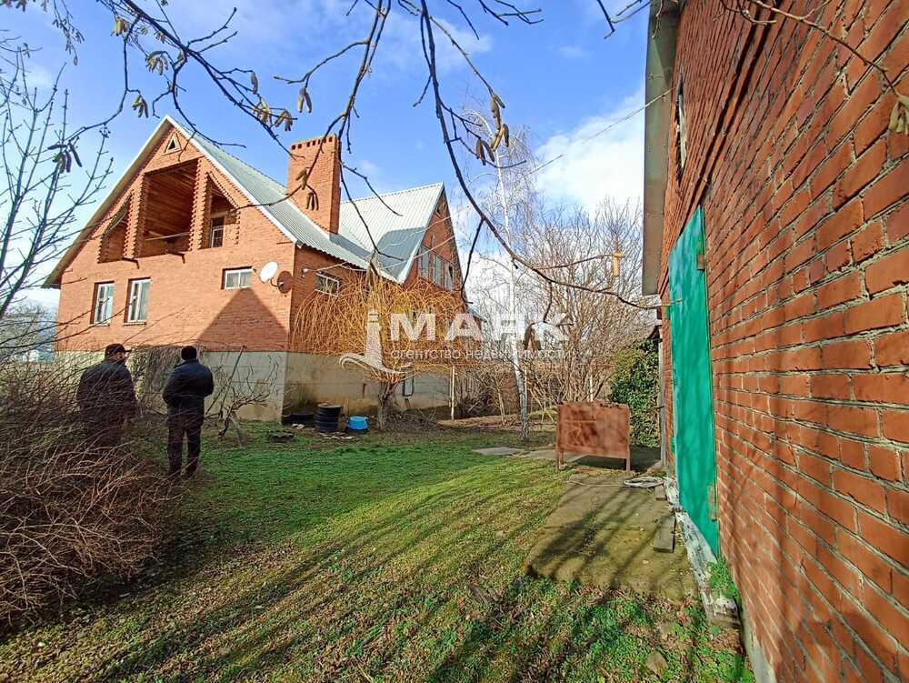 Дом 250 кв.м на участке 19 сот