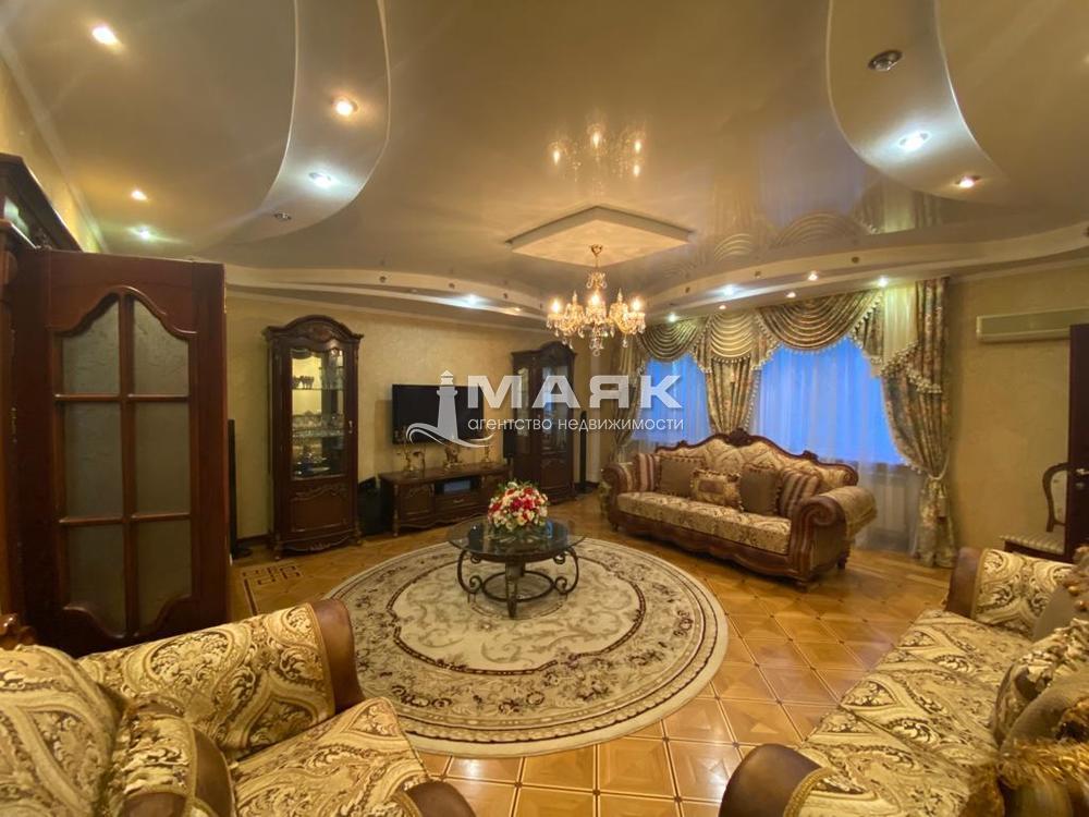 Дом 519 кв.м на участке 10 сот