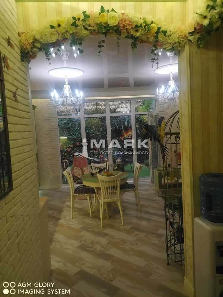 Дом 223 кв.м на участке 1 сот