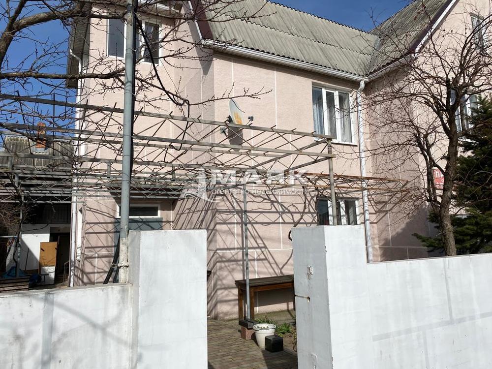 Дом 305.3 кв.м на участке 4 сот