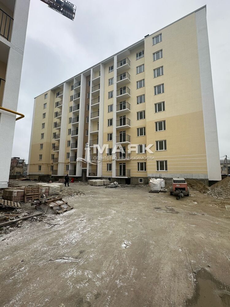 1-к. квартира 42 кв.м, 1/8